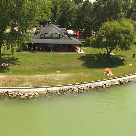 Szines Panorama Apartman Balatonlelle Luaran gambar