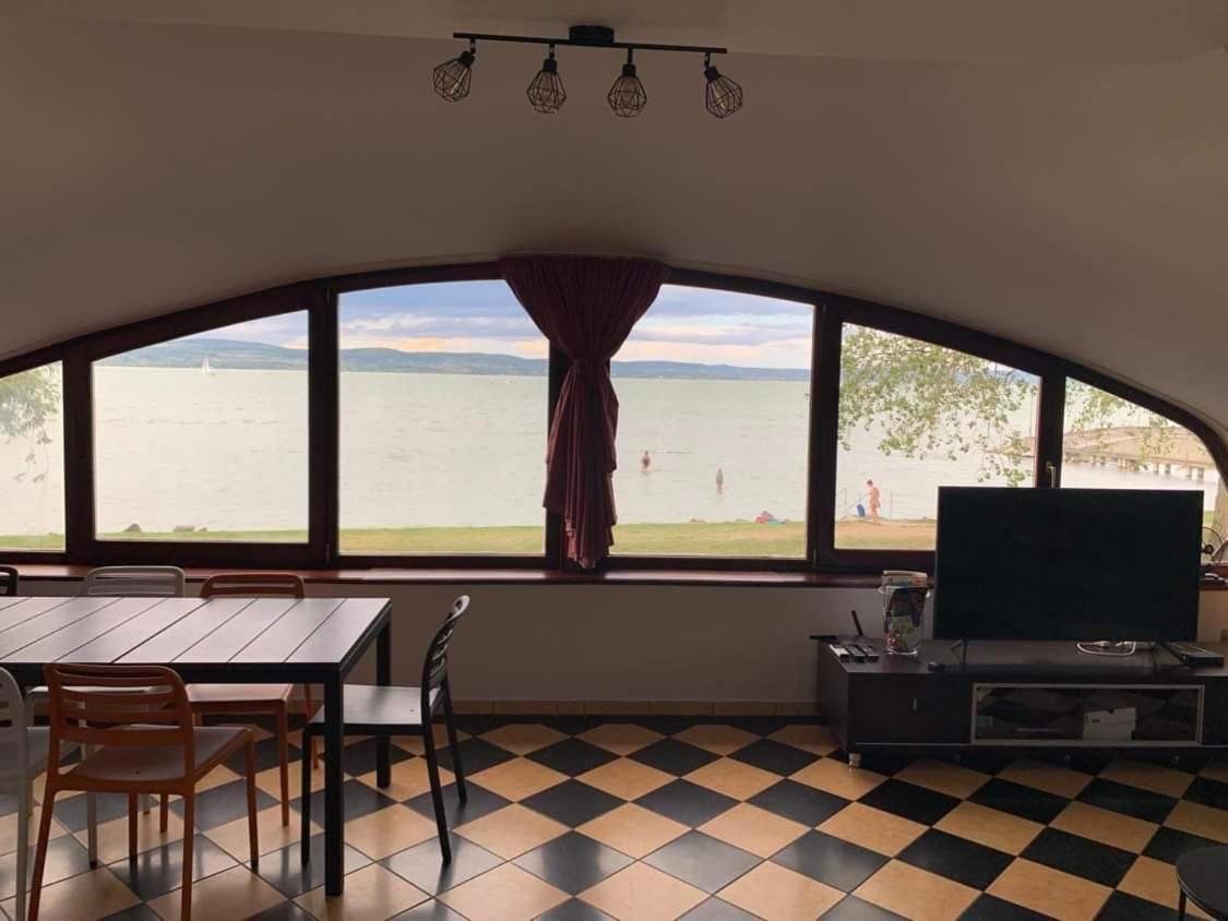 Szines Panorama Apartman Balatonlelle Luaran gambar